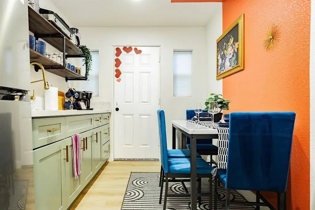 Star Motel Unit 3- New Premier & Private Las Vegas Arts District Home 度假居